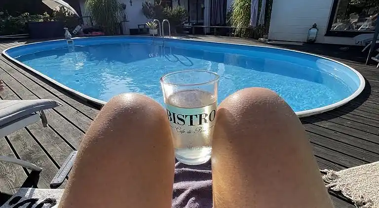 Ferienhaus mit Pool, Terrassen und Strandnähe