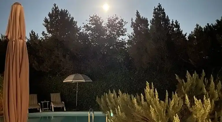 Ferienhaus mit Pool, Terrassen und Strandnähe