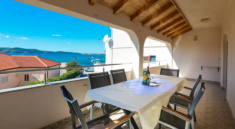 2-Zimmer-Ferienwohnung am Strand Brodarica (Sibenik)