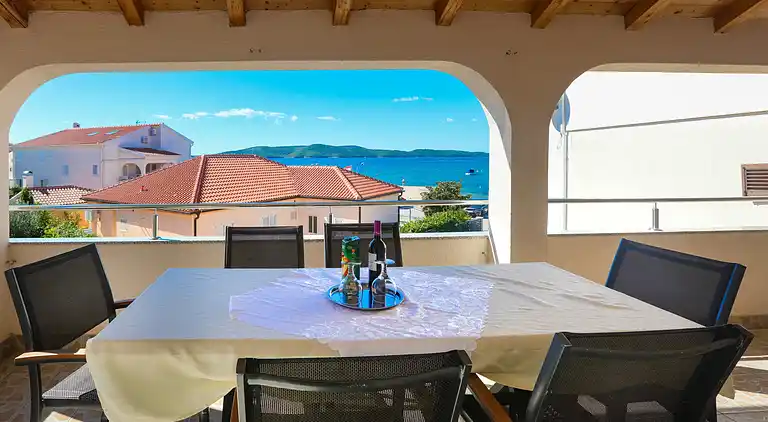 2-Zimmer-Ferienwohnung am Strand Brodarica (Sibenik)