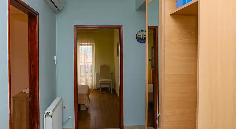 2-Zimmer-Ferienwohnung am Strand Brodarica (Sibenik)