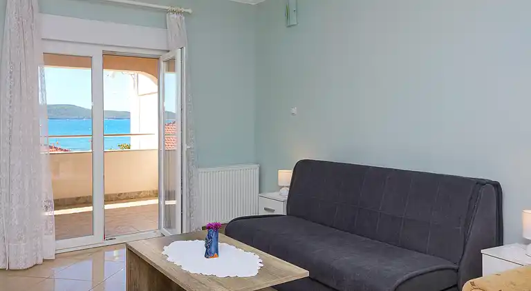 2-Zimmer-Ferienwohnung am Strand Brodarica (Sibenik)