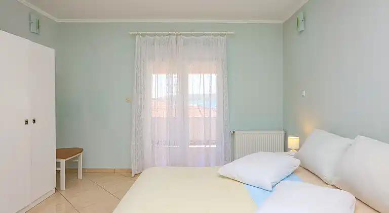 2-Zimmer-Ferienwohnung am Strand Brodarica (Sibenik)