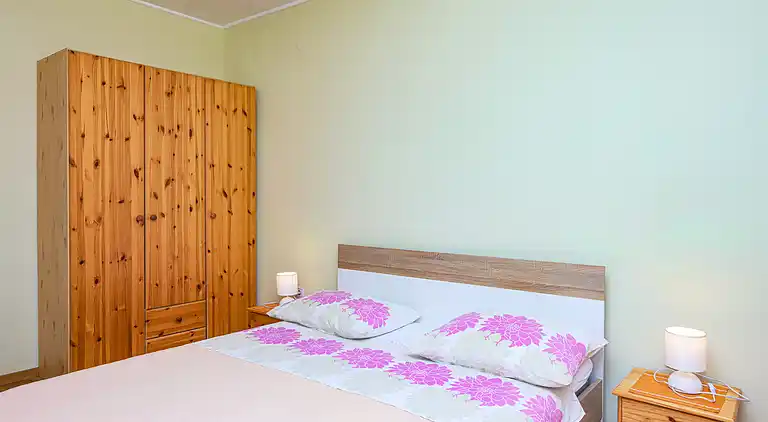 2-Zimmer-Ferienwohnung am Strand Brodarica (Sibenik)