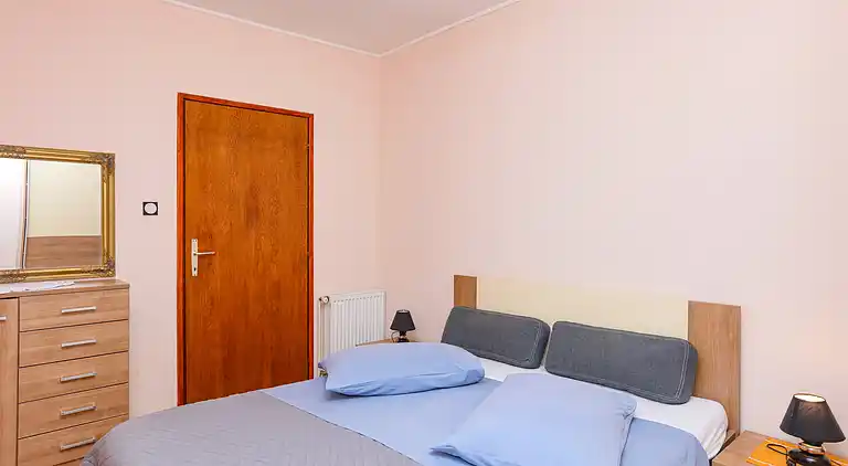 2-Zimmer-Ferienwohnung am Strand Brodarica (Sibenik)