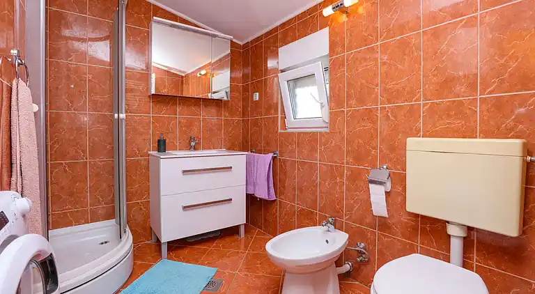 2-Zimmer-Ferienwohnung am Strand Brodarica (Sibenik)