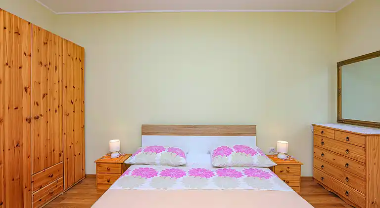 2-Zimmer-Ferienwohnung am Strand Brodarica (Sibenik)