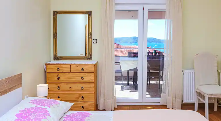 2-Zimmer-Ferienwohnung am Strand Brodarica (Sibenik)
