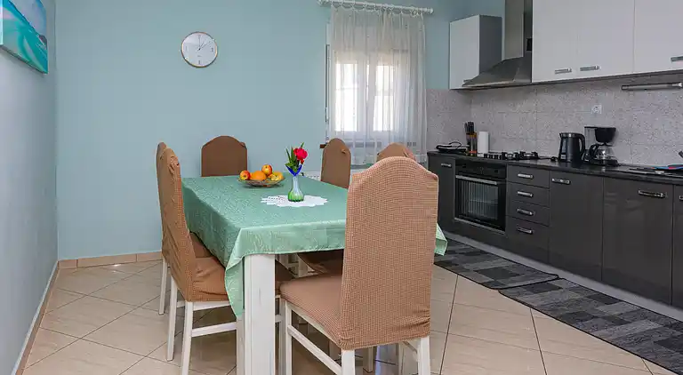 2-Zimmer-Ferienwohnung am Strand Brodarica (Sibenik)