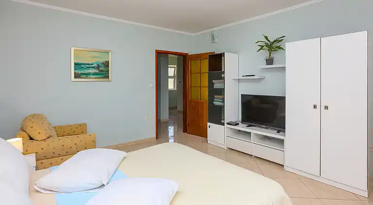 2-Zimmer-Ferienwohnung am Strand Brodarica (Sibenik)