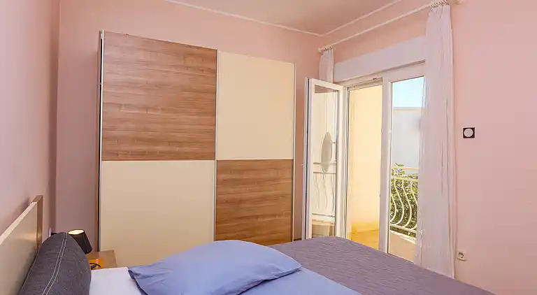 2-Zimmer-Ferienwohnung am Strand Brodarica (Sibenik)