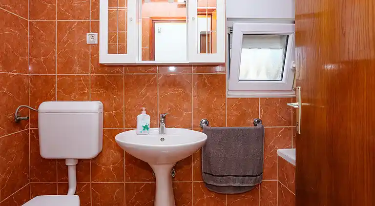 2-Zimmer-Ferienwohnung am Strand Brodarica (Sibenik)