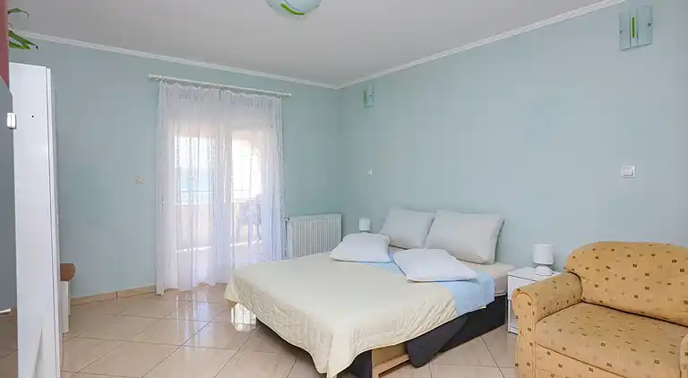 2-Zimmer-Ferienwohnung am Strand Brodarica (Sibenik)