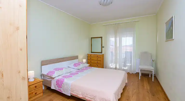 2-Zimmer-Ferienwohnung am Strand Brodarica (Sibenik)