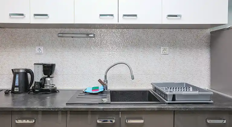 2-Zimmer-Ferienwohnung am Strand Brodarica (Sibenik)