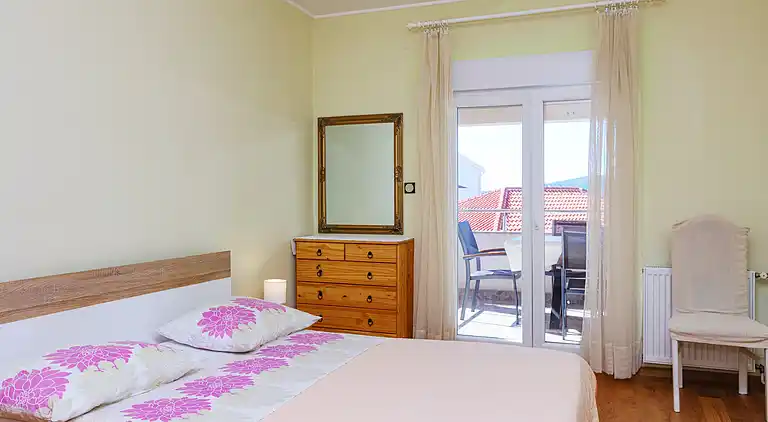 2-Zimmer-Ferienwohnung am Strand Brodarica (Sibenik)