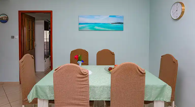 2-Zimmer-Ferienwohnung am Strand Brodarica (Sibenik)