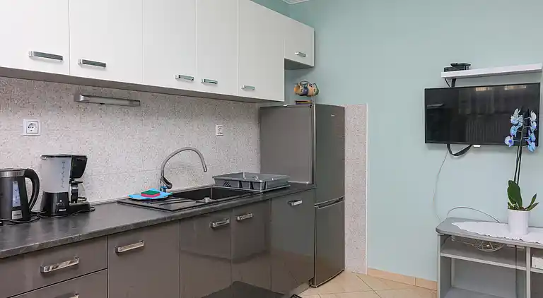 2-Zimmer-Ferienwohnung am Strand Brodarica (Sibenik)