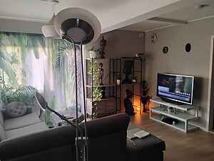 Schön eingerichtetes Haus in der Nähe von Wald und Stadt