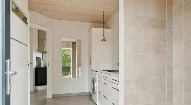 Skønt og lyst sommerhus med havudsigt