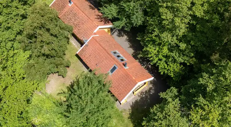 Hyggeligt og moderne sommerhus midt i skoven