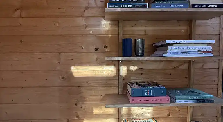 Hyggeligt og moderne sommerhus midt i skoven