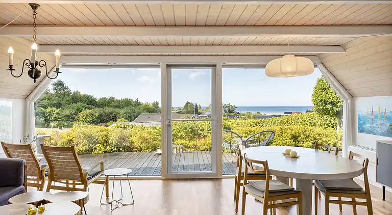 Idyllisches Ferienhaus mit Meerblick