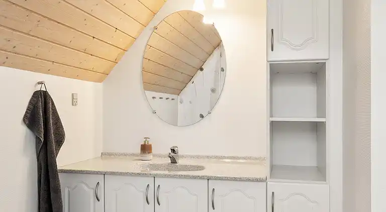 Idyllisches Ferienhaus mit Meerblick