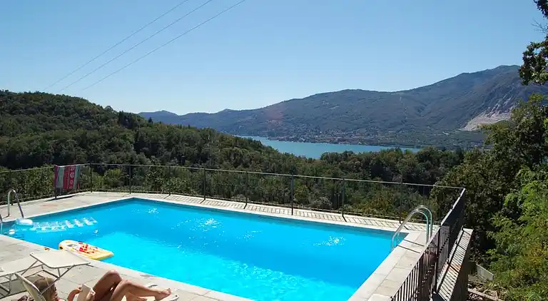 Hanglage mit Blick auf den Lago Maggiore