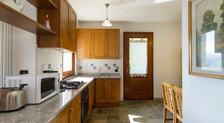 Hanglage mit Blick auf den Lago Maggiore