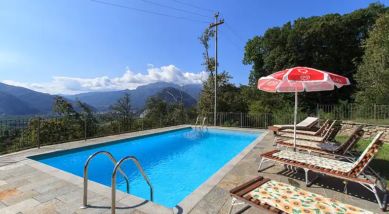 Hanglage mit Blick auf den Lago Maggiore