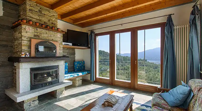 Hanglage mit Blick auf den Lago Maggiore