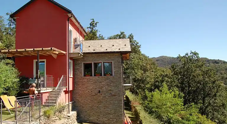 Hanglage mit Blick auf den Lago Maggiore