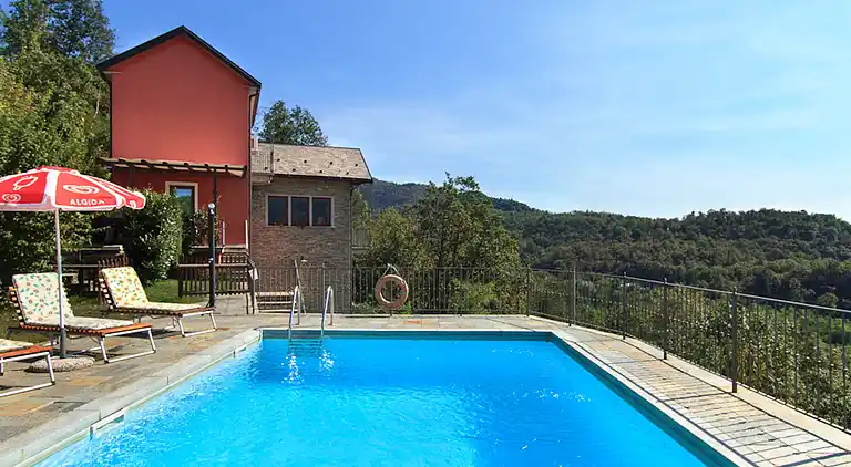 Hanglage mit Blick auf den Lago Maggiore