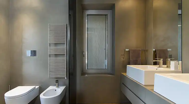 Moderne Oase mit Blick auf den Lago Maggiore