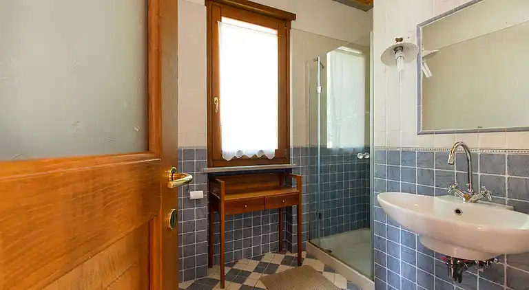 Hanglage mit Blick auf den Lago Maggiore