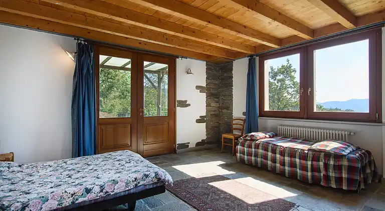 Hanglage mit Blick auf den Lago Maggiore