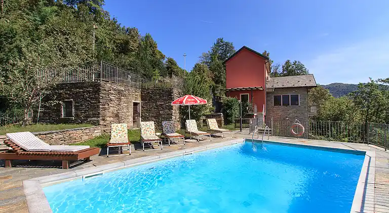 Hanglage mit Blick auf den Lago Maggiore