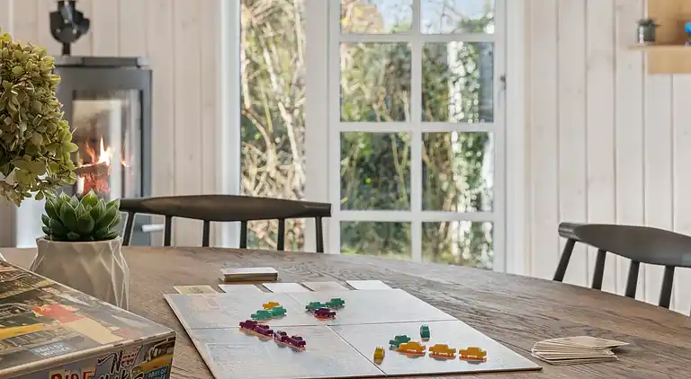 Nyrenoveret sommerhus tæt på strand og skov