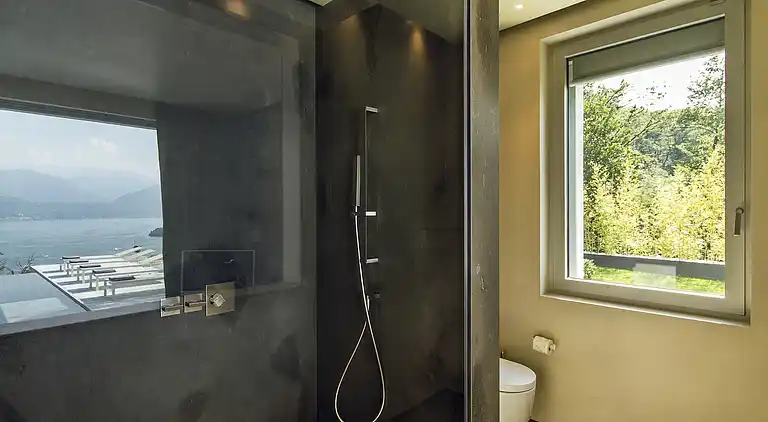 Moderne Oase mit Blick auf den Lago Maggiore