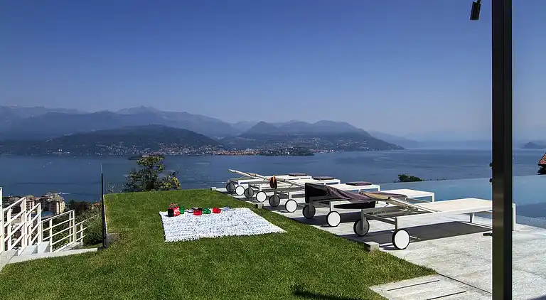 Moderne Oase mit Blick auf den Lago Maggiore