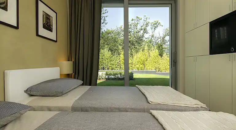 Moderne Oase mit Blick auf den Lago Maggiore