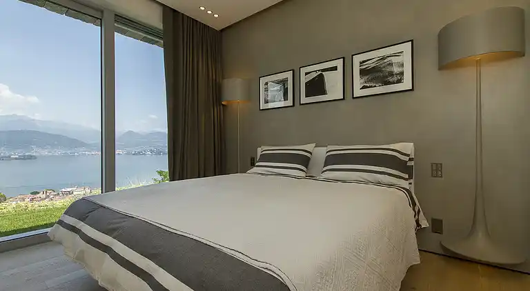 Moderne Oase mit Blick auf den Lago Maggiore