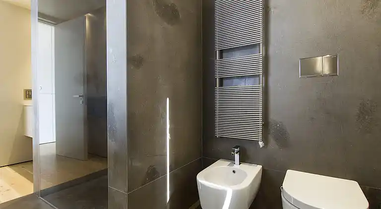 Moderne Oase mit Blick auf den Lago Maggiore