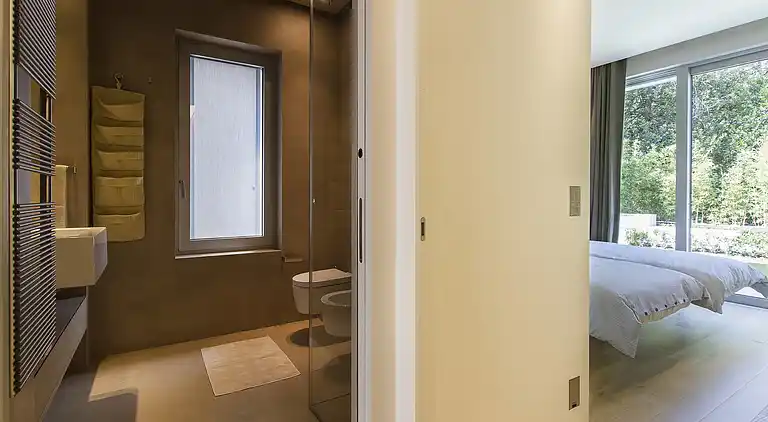 Moderne Oase mit Blick auf den Lago Maggiore