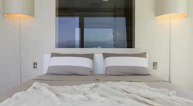 Moderne Oase mit Blick auf den Lago Maggiore