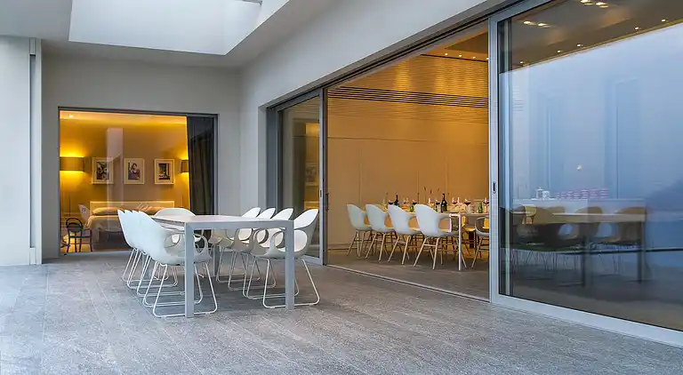 Moderne Oase mit Blick auf den Lago Maggiore