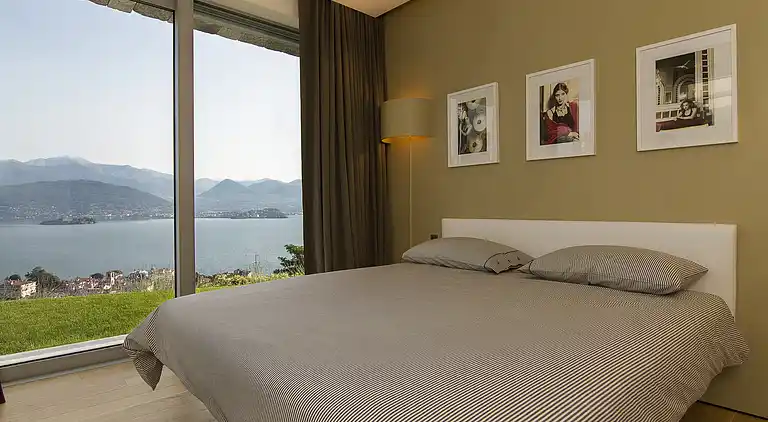 Moderne Oase mit Blick auf den Lago Maggiore