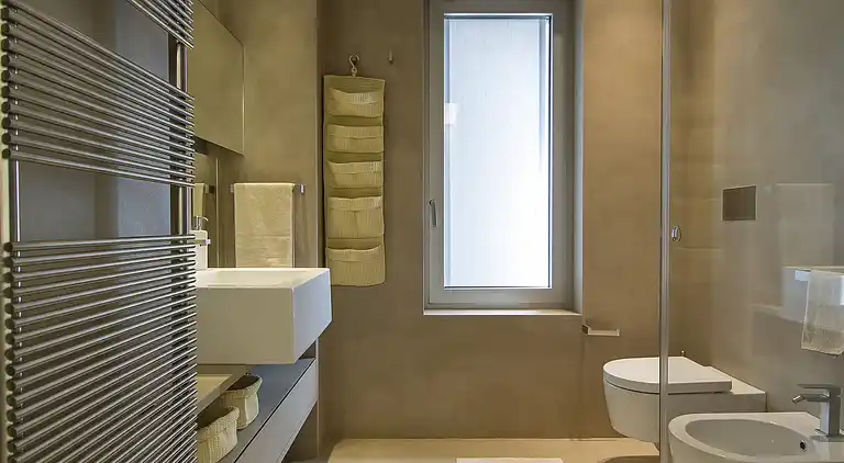 Moderne Oase mit Blick auf den Lago Maggiore