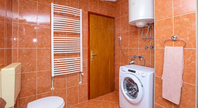 2-Zimmer-Ferienwohnung am Strand Brodarica (Sibenik)